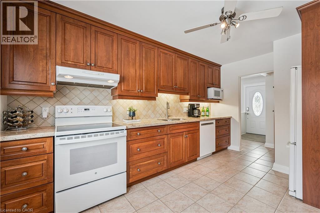 390 Dumfries Avenue, Kitchener, Ontario  N2H 2G1 - Photo 10 - 40808881