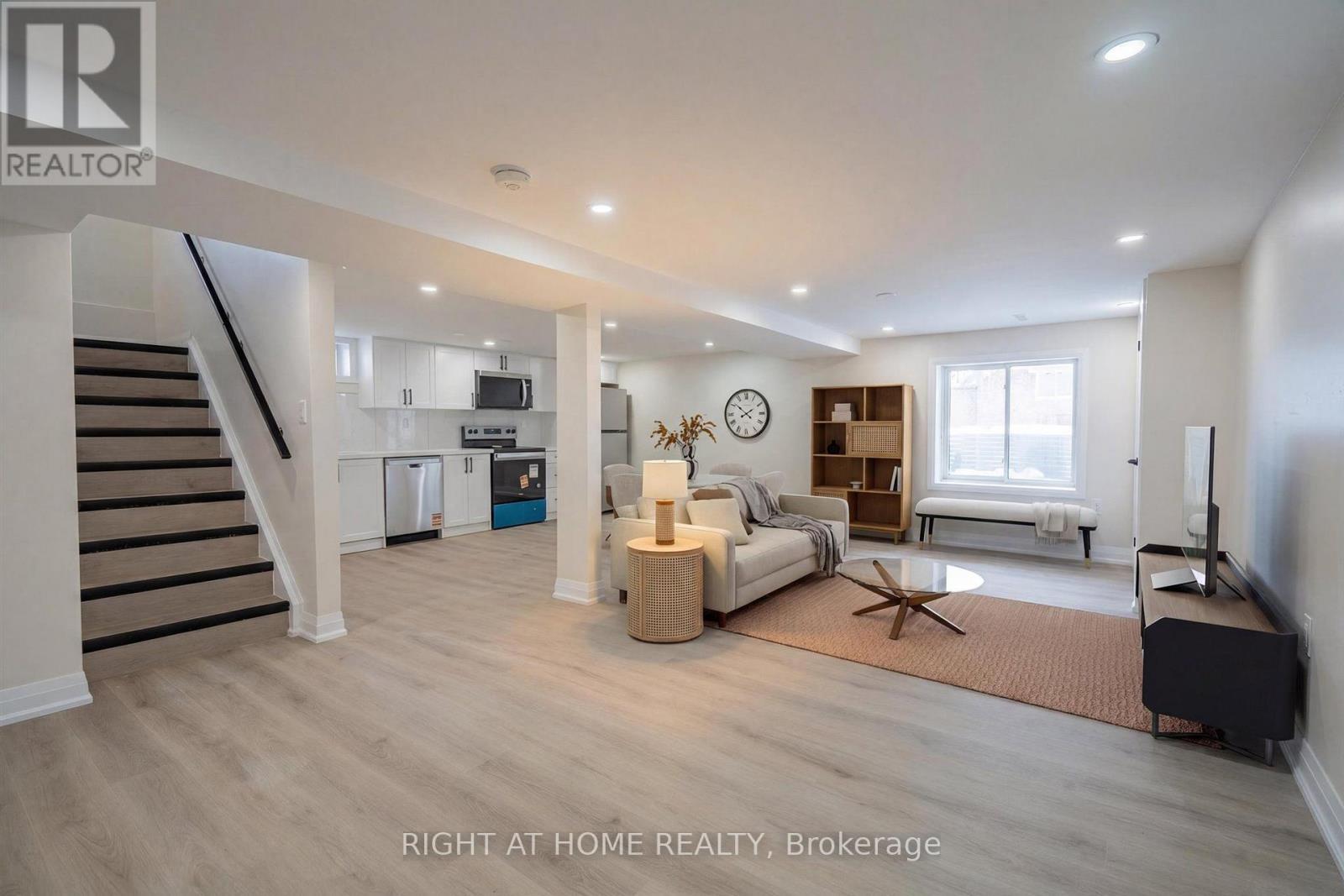 809 Helen Crescent, Pickering, Ontario  L1W 1V1 - Photo 2 - E12852250