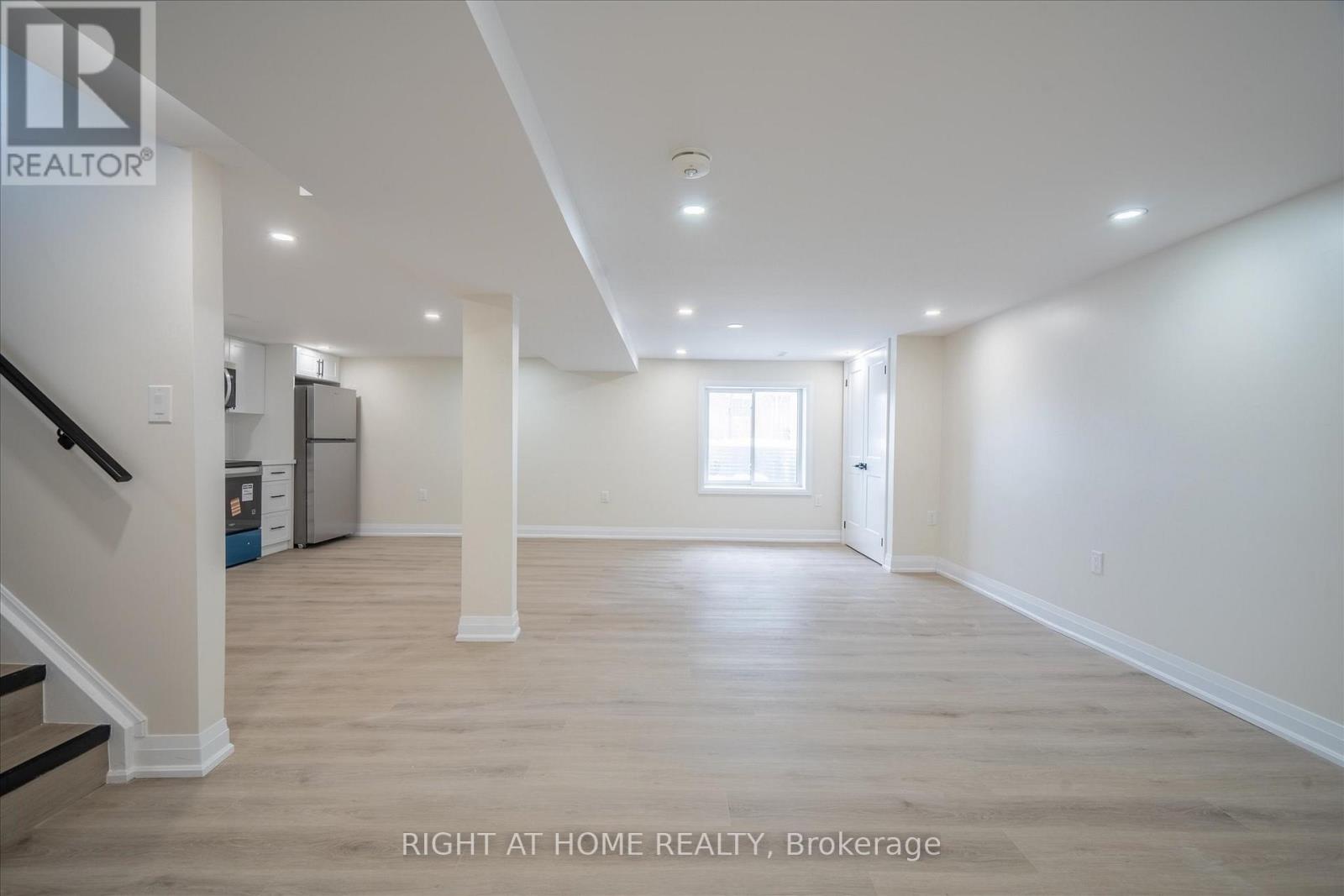 809 Helen Crescent, Pickering, Ontario  L1W 1V1 - Photo 3 - E12852250