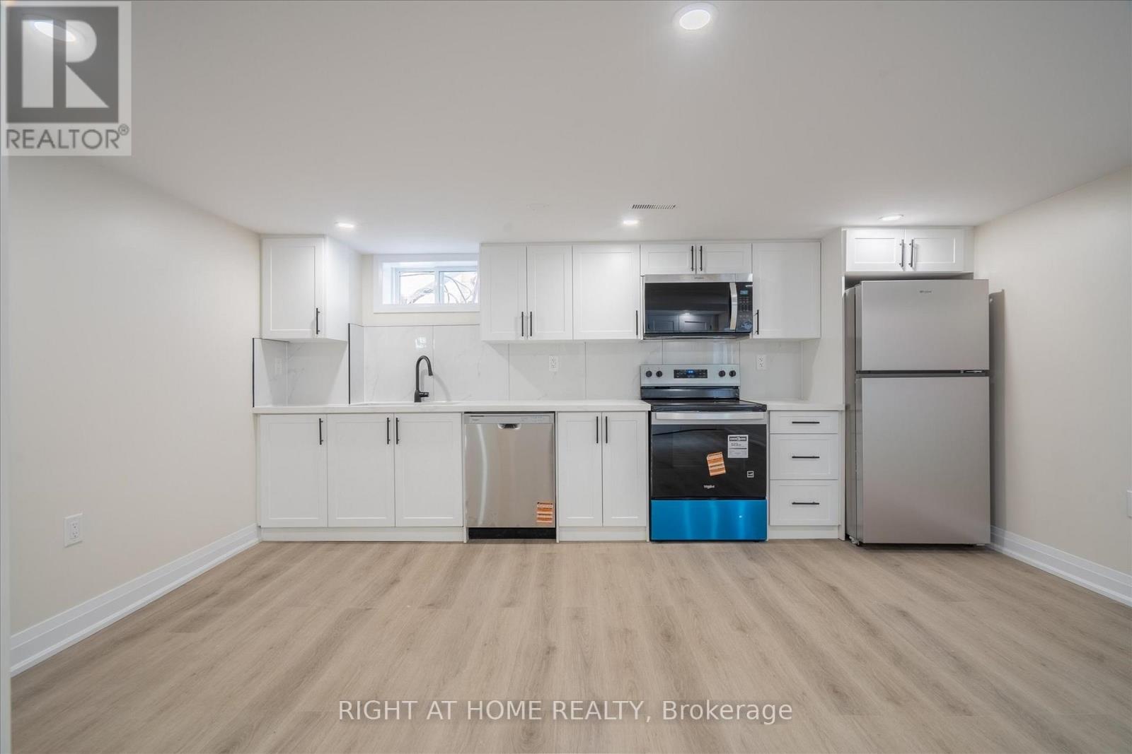 809 Helen Crescent, Pickering, Ontario  L1W 1V1 - Photo 5 - E12852250