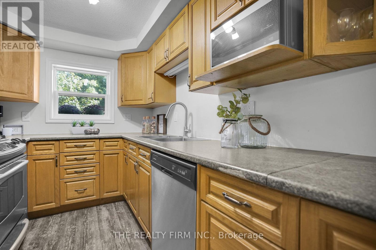 3692 Beverly Glen, Plympton-Wyoming, Ontario  N0N 1E0 - Photo 16 - X12852306