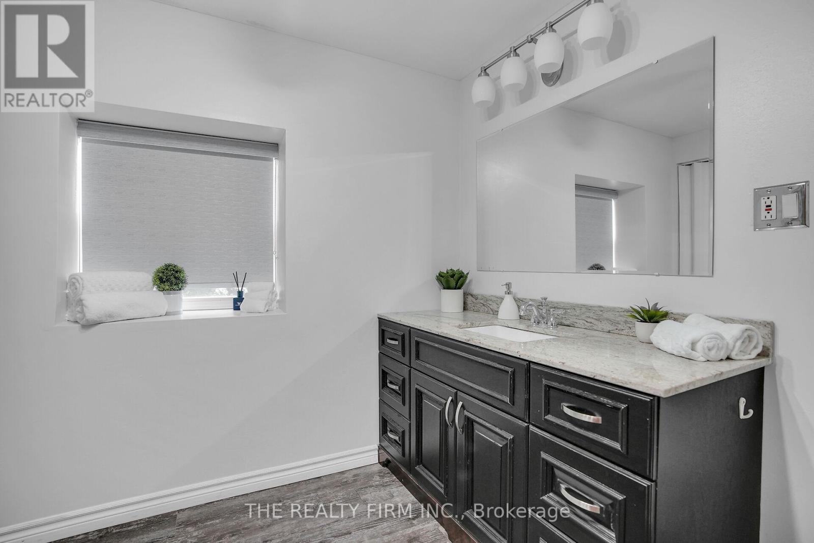 3692 Beverly Glen, Plympton-Wyoming, Ontario  N0N 1E0 - Photo 23 - X12852306