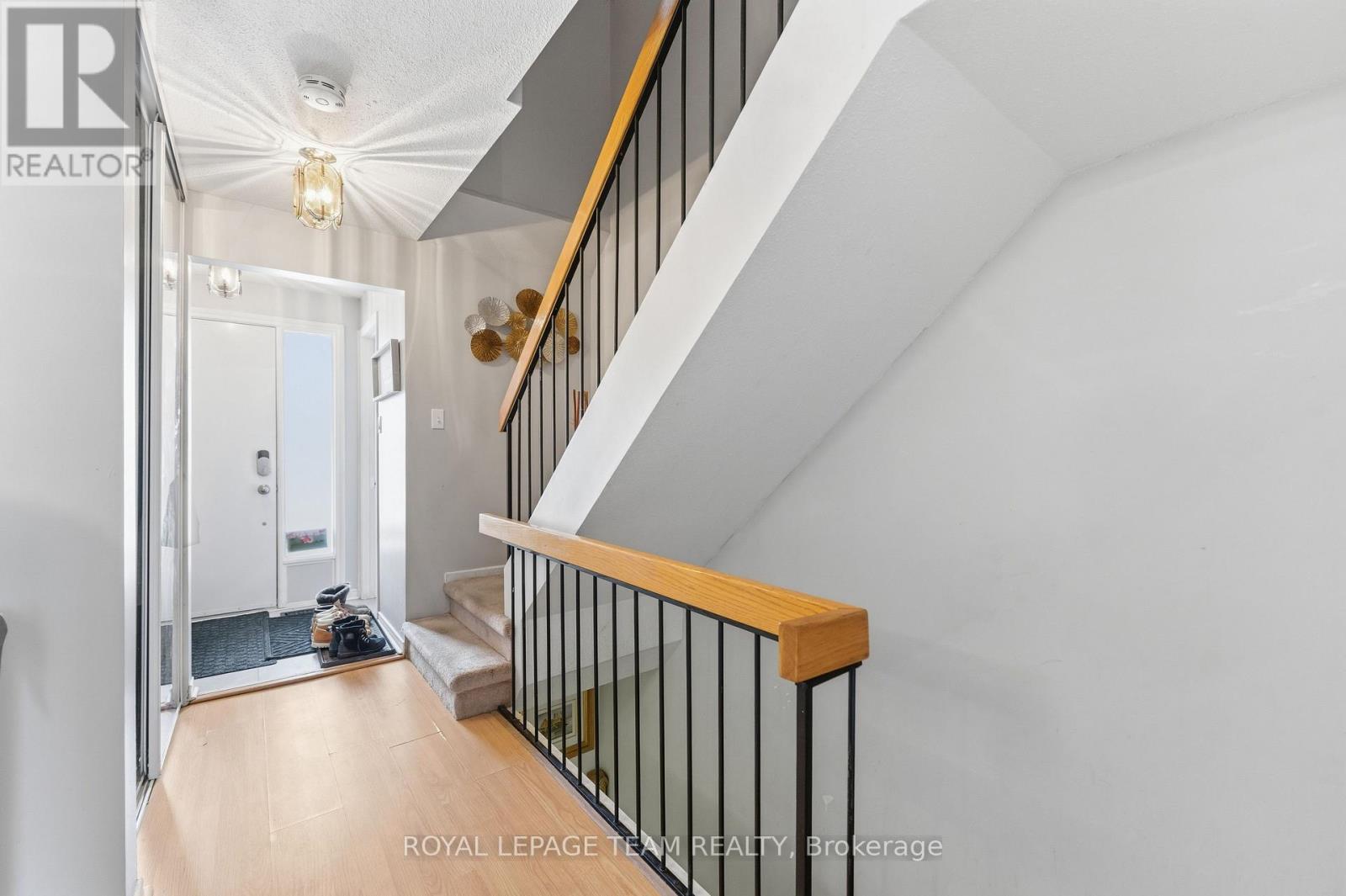 22 - 2053 Stonehenge Crescent, Ottawa, Ontario  K1B 4N7 - Photo 5 - X12852208