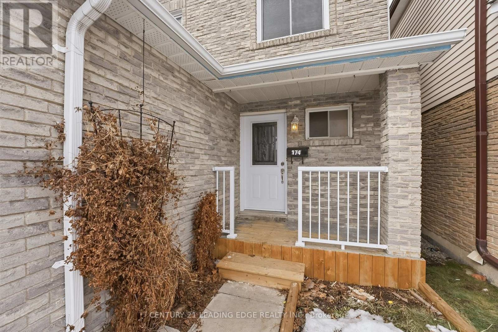 174 Braymore Boulevard, Toronto, Ontario  M1B 2G8 - Photo 4 - E12852262