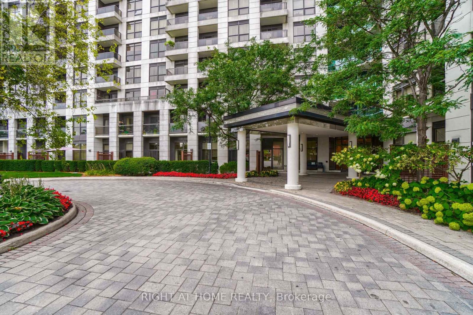 18 Harding Boulevard, Richmond Hill, Ontario  L4C 0T3 - Photo 2 - N12852256