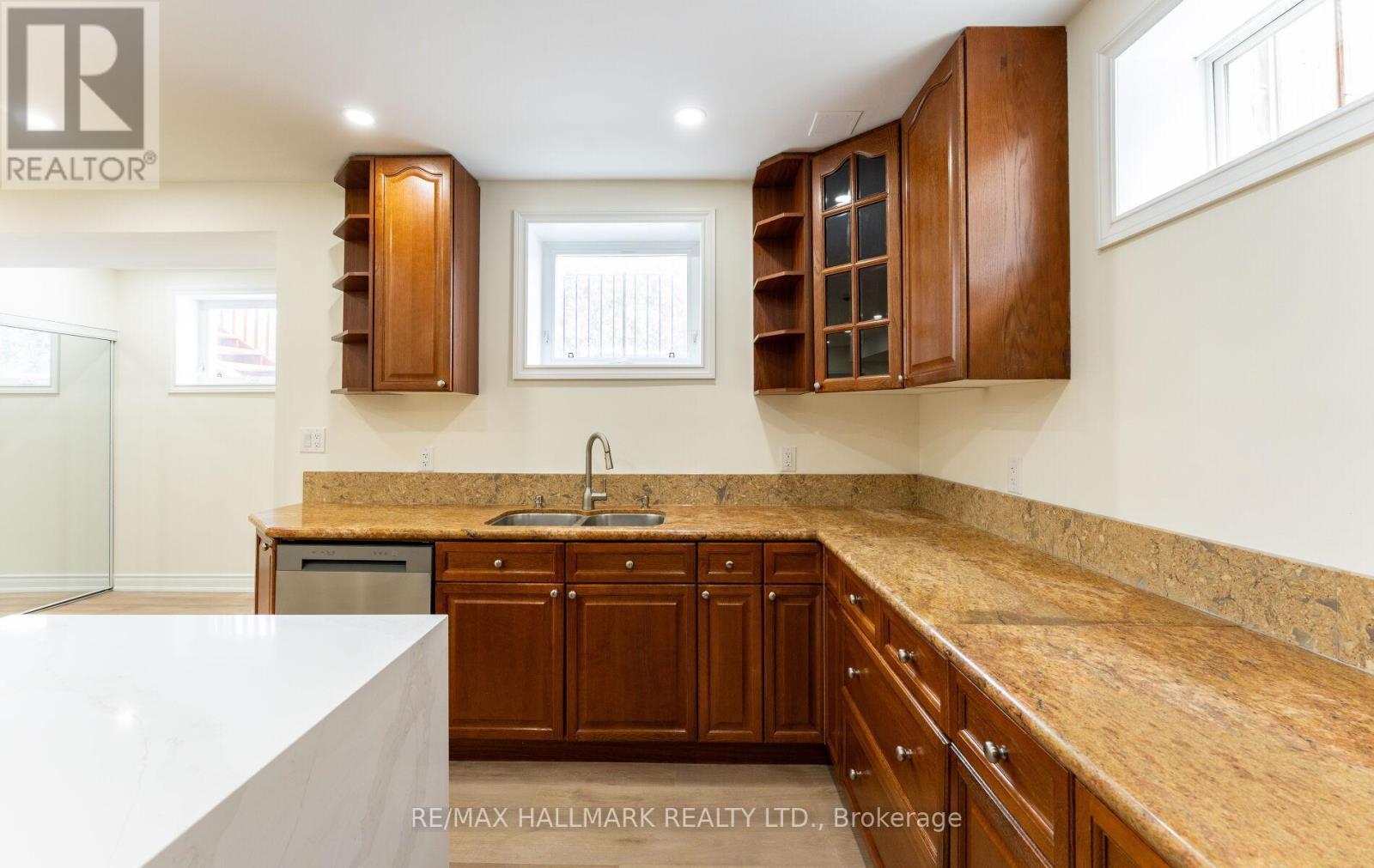 536 Highcliffe Drive, Vaughan, Ontario  L4J 8L4 - Photo 12 - N12852266