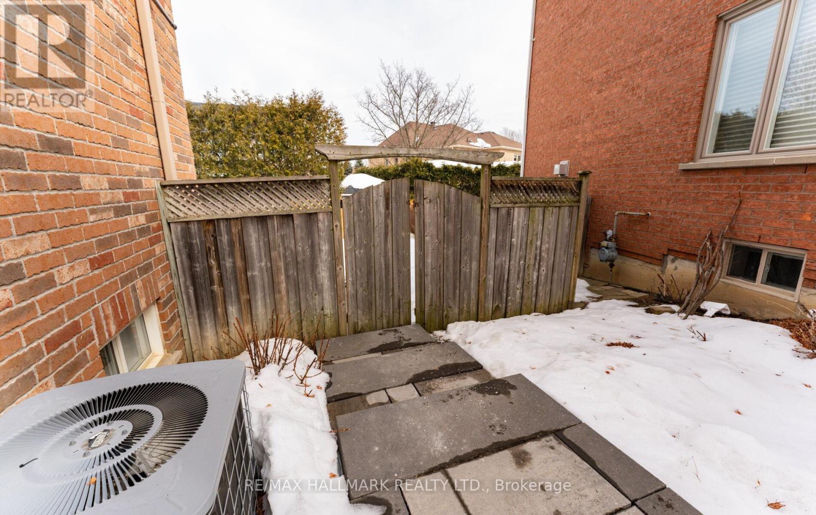 536 Highcliffe Drive, Vaughan, Ontario  L4J 8L4 - Photo 3 - N12852266