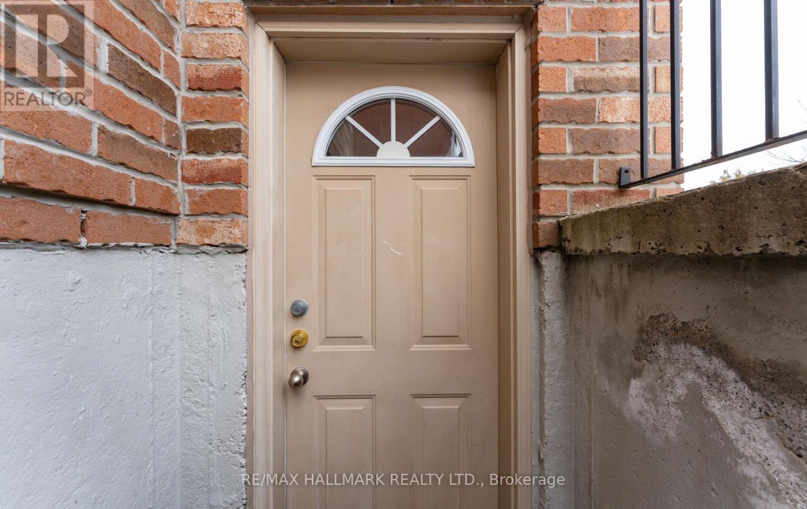 536 Highcliffe Drive, Vaughan, Ontario  L4J 8L4 - Photo 5 - N12852266