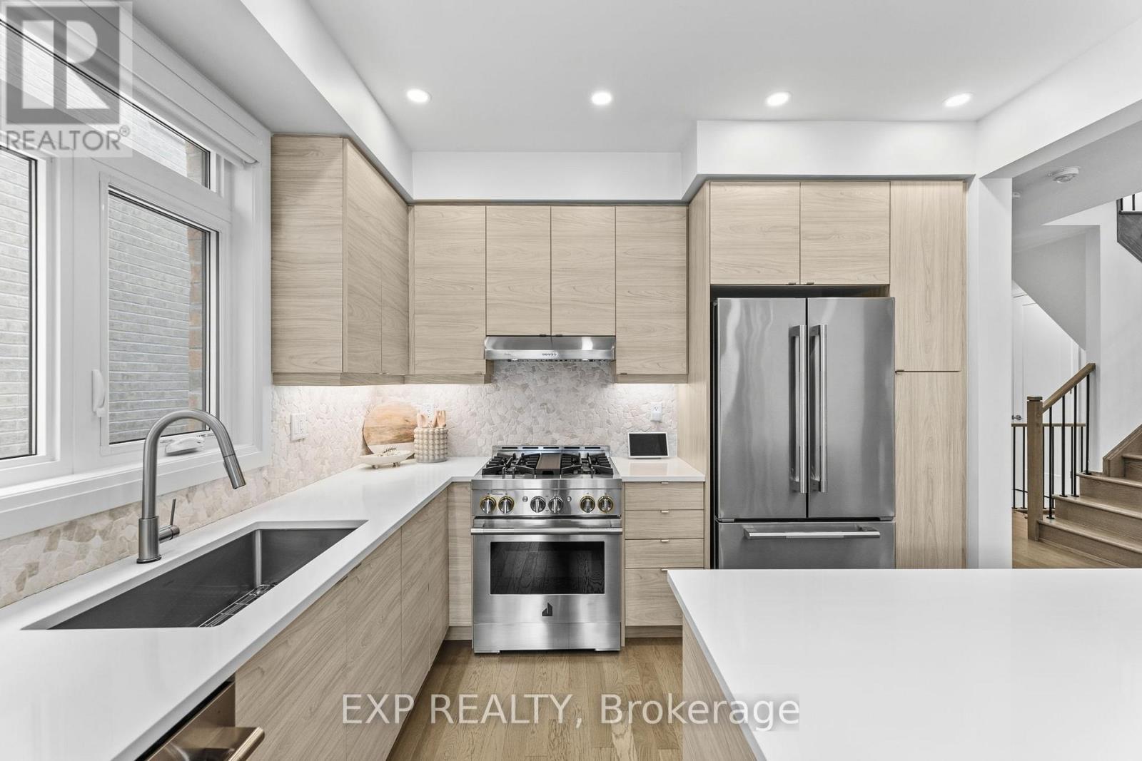 6 Byblos Court, East Gwillimbury, Ontario  L9N 0T3 - Photo 18 - N12850336