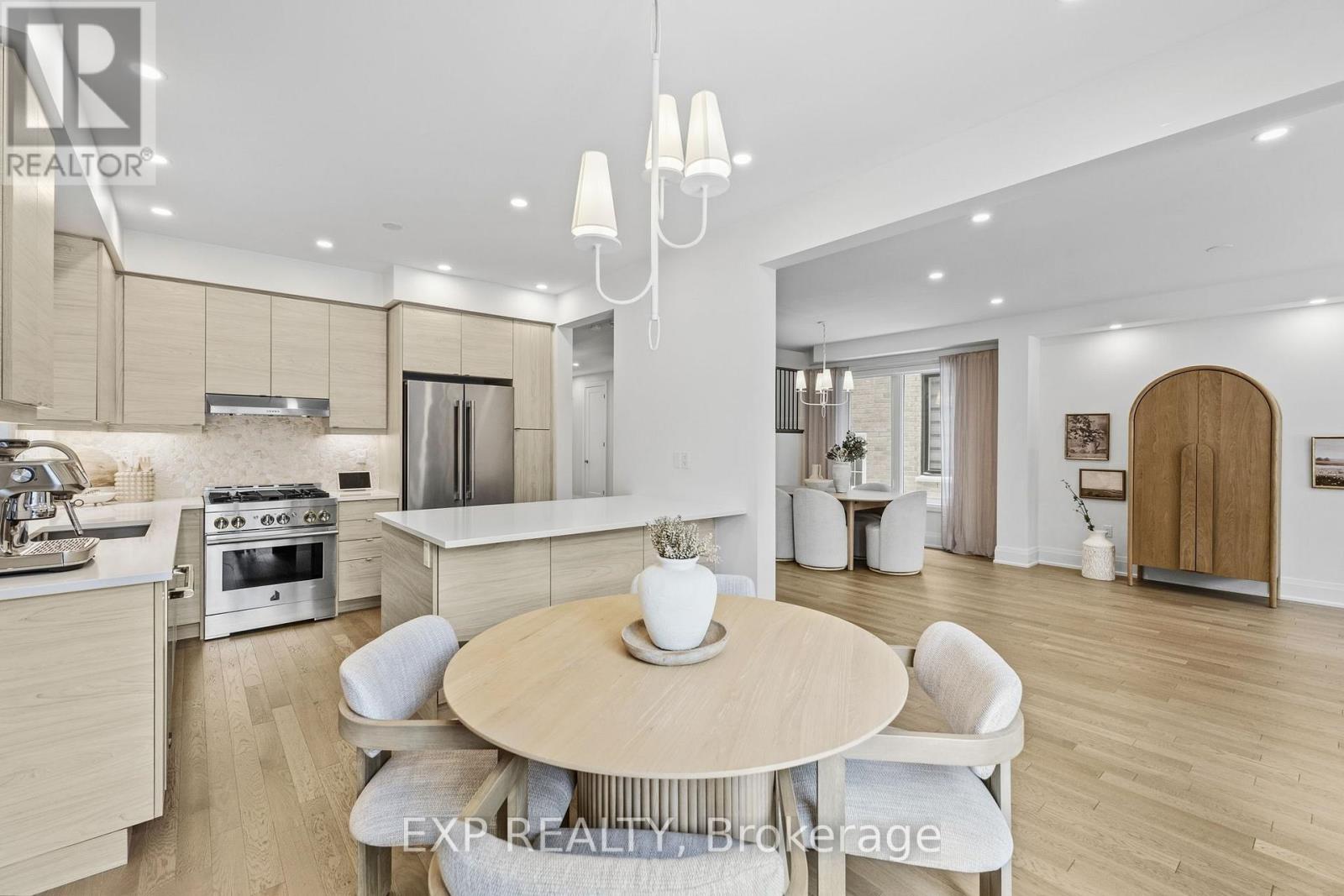 6 BYBLOS COURT, East Gwillimbury, Ontario