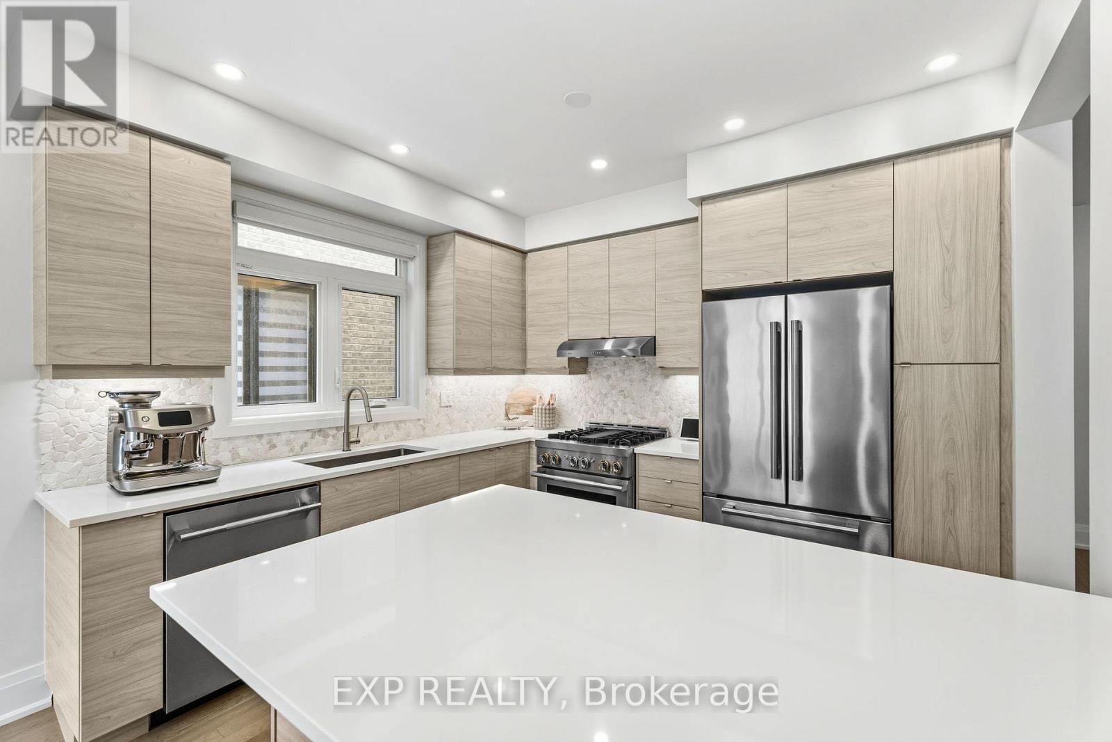 6 Byblos Court, East Gwillimbury, Ontario  L9N 0T3 - Photo 13 - N12850336