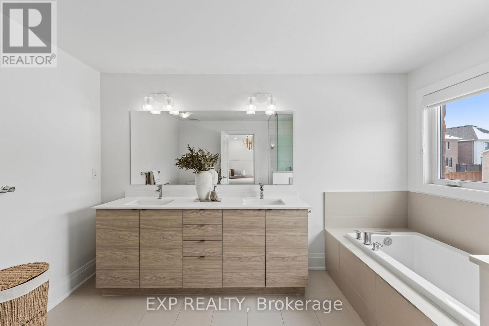 6 Byblos Court, East Gwillimbury, Ontario  L9N 0T3 - Photo 27 - N12850336