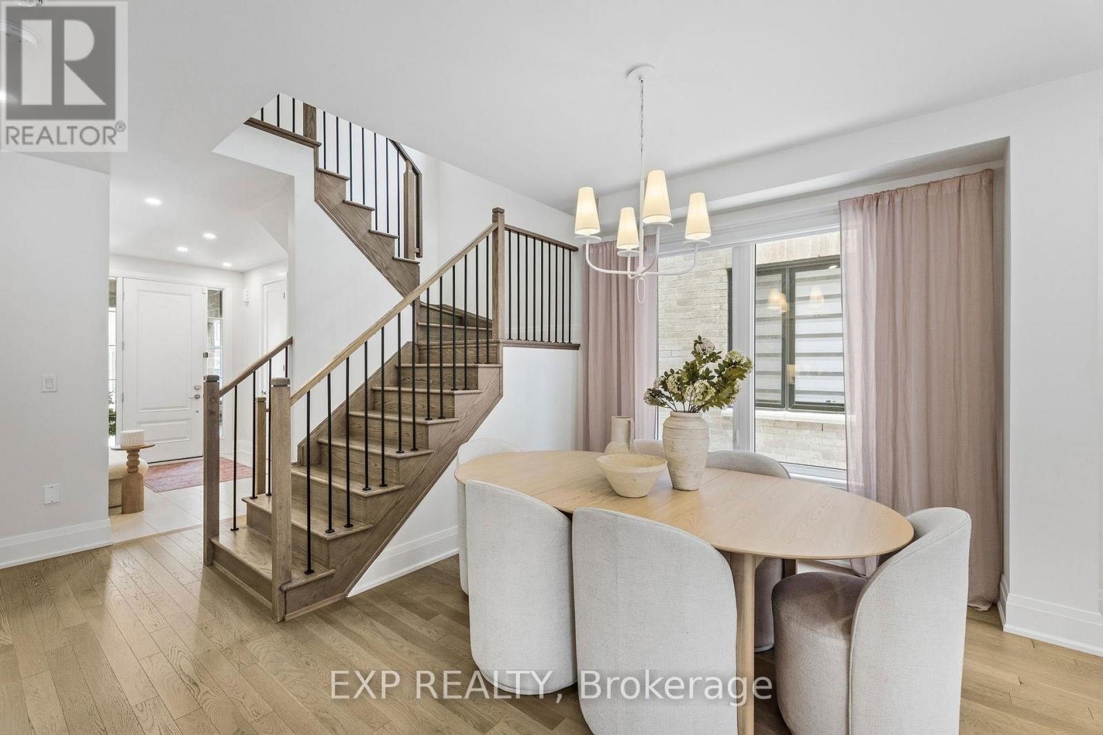 6 Byblos Court, East Gwillimbury, Ontario  L9N 0T3 - Photo 4 - N12850336