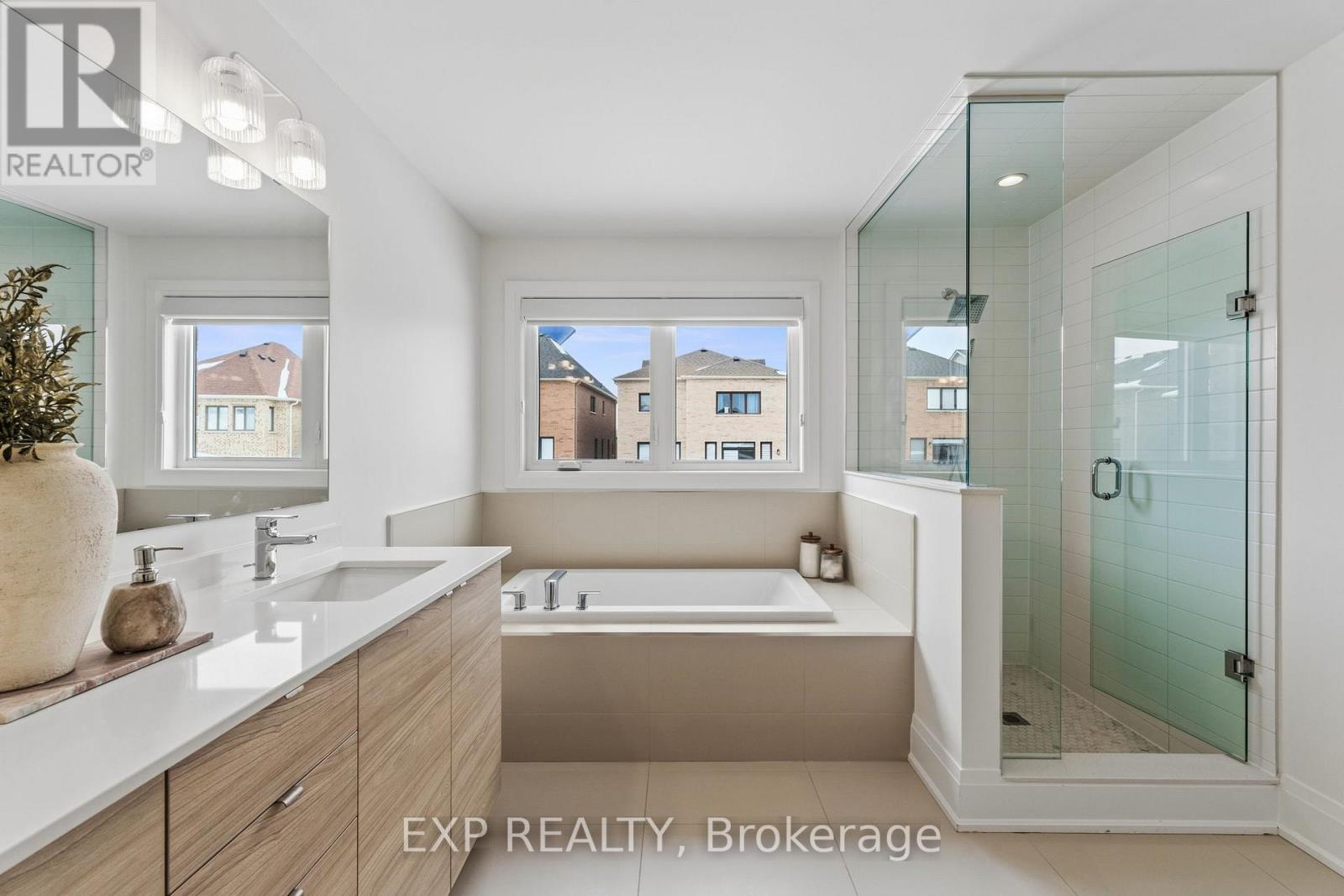 6 Byblos Court, East Gwillimbury, Ontario  L9N 0T3 - Photo 28 - N12850336