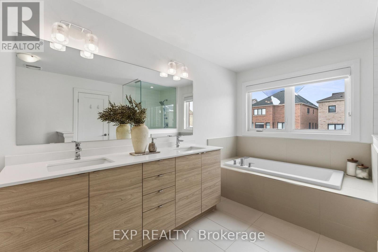 6 Byblos Court, East Gwillimbury, Ontario  L9N 0T3 - Photo 29 - N12850336