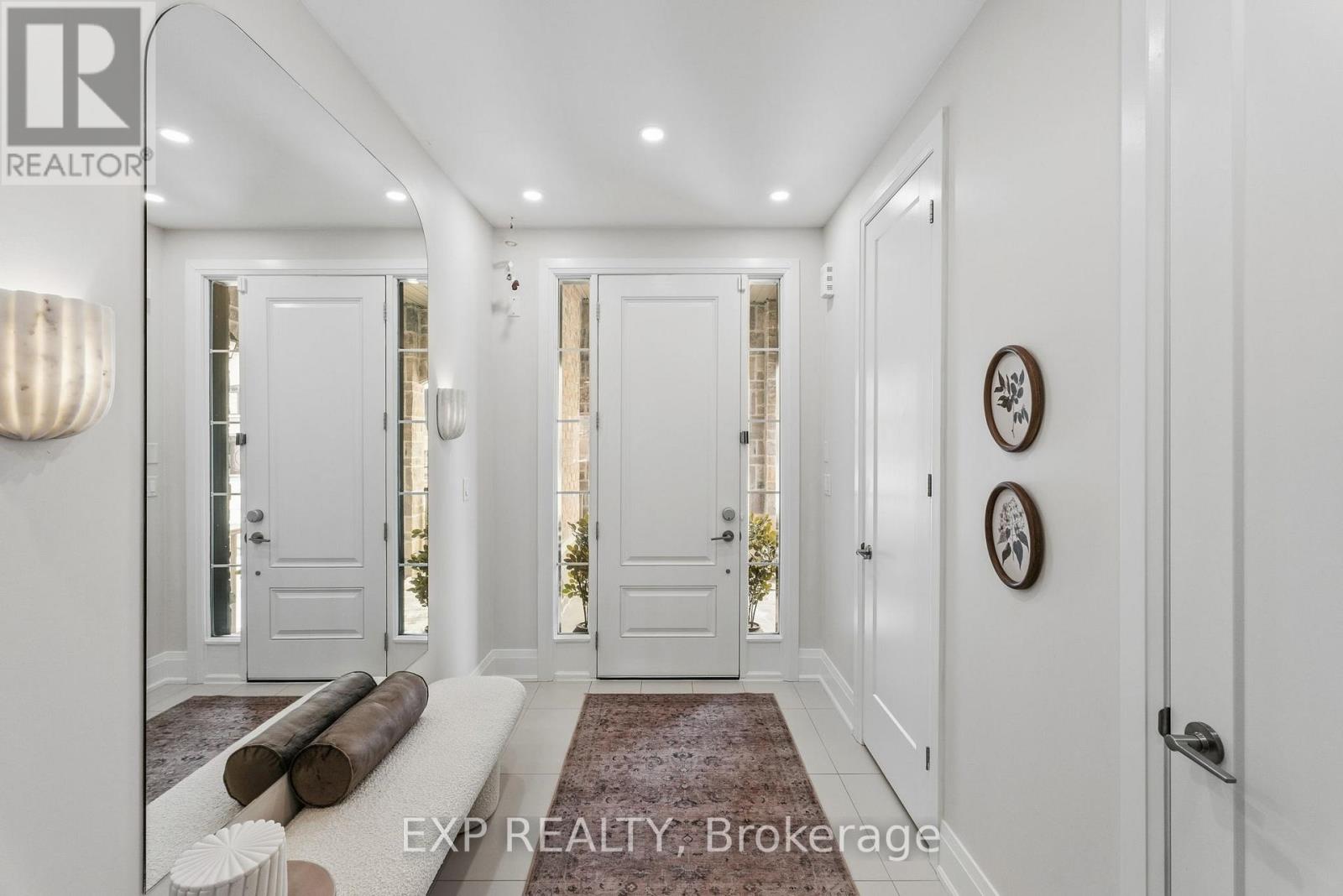 6 Byblos Court, East Gwillimbury, Ontario  L9N 0T3 - Photo 3 - N12850336