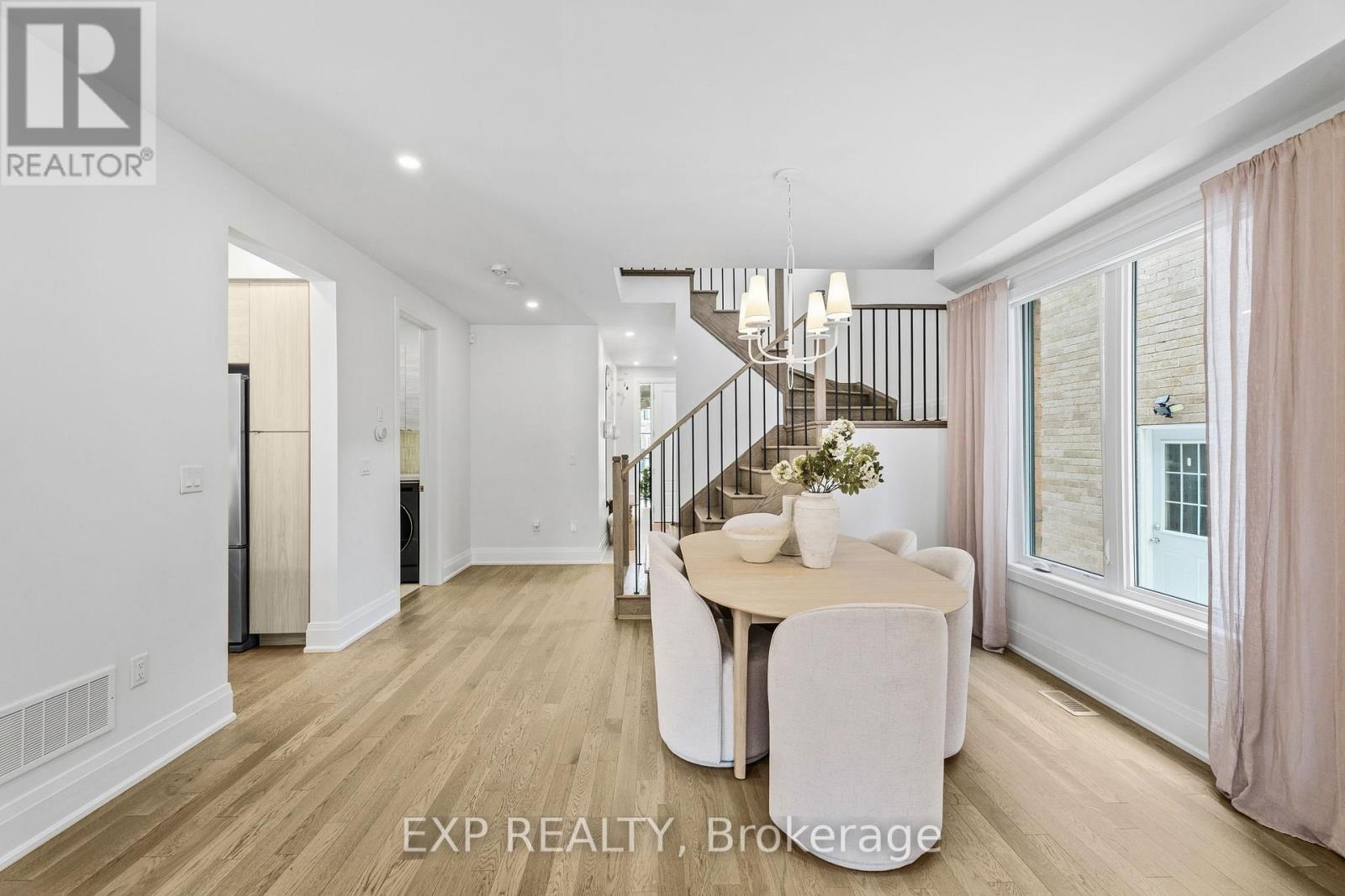 6 Byblos Court, East Gwillimbury, Ontario  L9N 0T3 - Photo 5 - N12850336