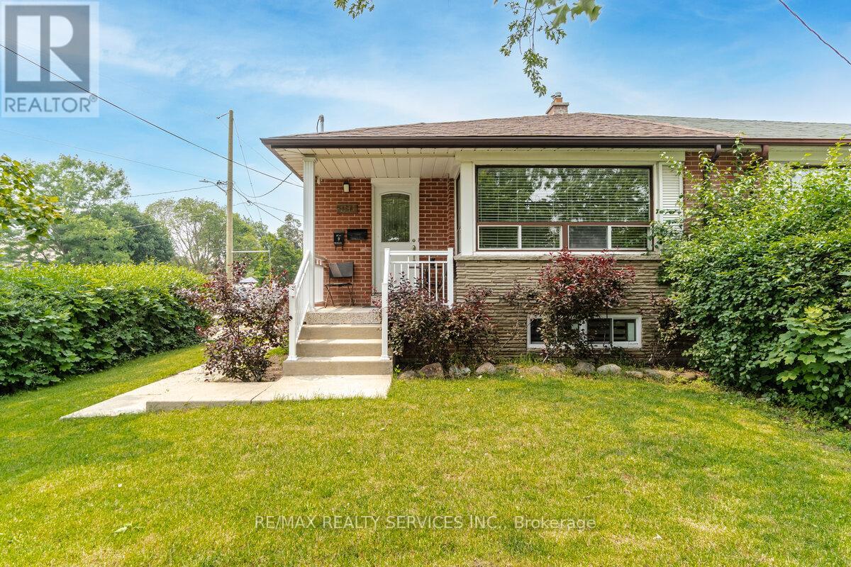 156 VODDEN STREET E, Brampton, Ontario