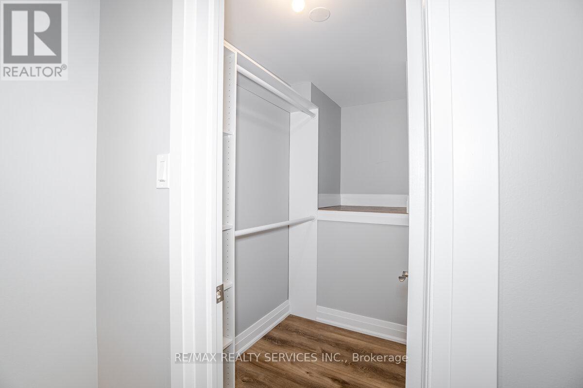 156 Vodden Street E, Brampton (Brampton North), Ontario  L6V 1M8 - Photo 10 - W12852202