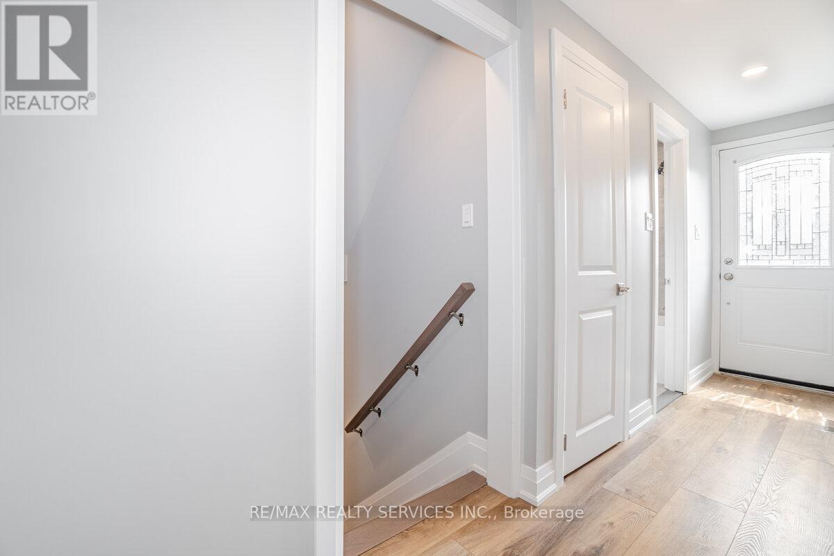 156 Vodden Street E, Brampton (Brampton North), Ontario  L6V 1M8 - Photo 15 - W12852202