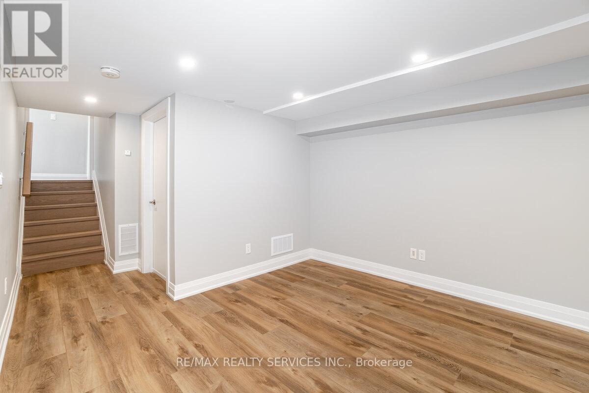 156 Vodden Street E, Brampton (Brampton North), Ontario  L6V 1M8 - Photo 16 - W12852202