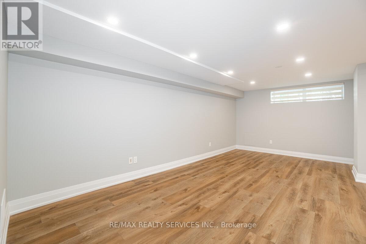 156 Vodden Street E, Brampton (Brampton North), Ontario  L6V 1M8 - Photo 17 - W12852202