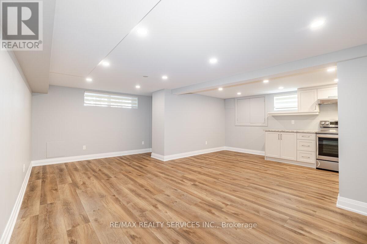 156 Vodden Street E, Brampton (Brampton North), Ontario  L6V 1M8 - Photo 18 - W12852202