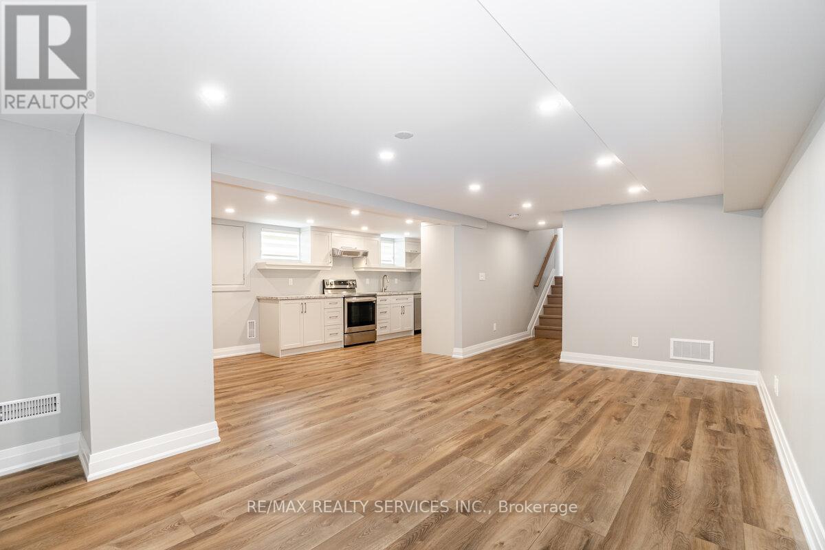 156 Vodden Street E, Brampton (Brampton North), Ontario  L6V 1M8 - Photo 19 - W12852202