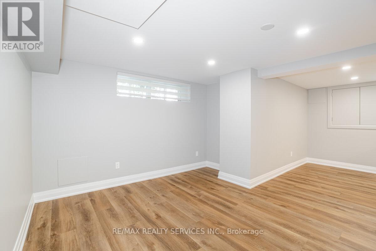 156 Vodden Street E, Brampton (Brampton North), Ontario  L6V 1M8 - Photo 21 - W12852202