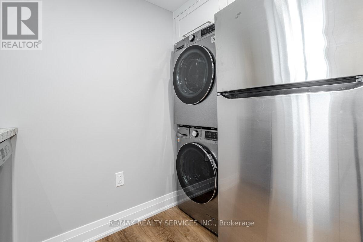 156 Vodden Street E, Brampton (Brampton North), Ontario  L6V 1M8 - Photo 28 - W12852202