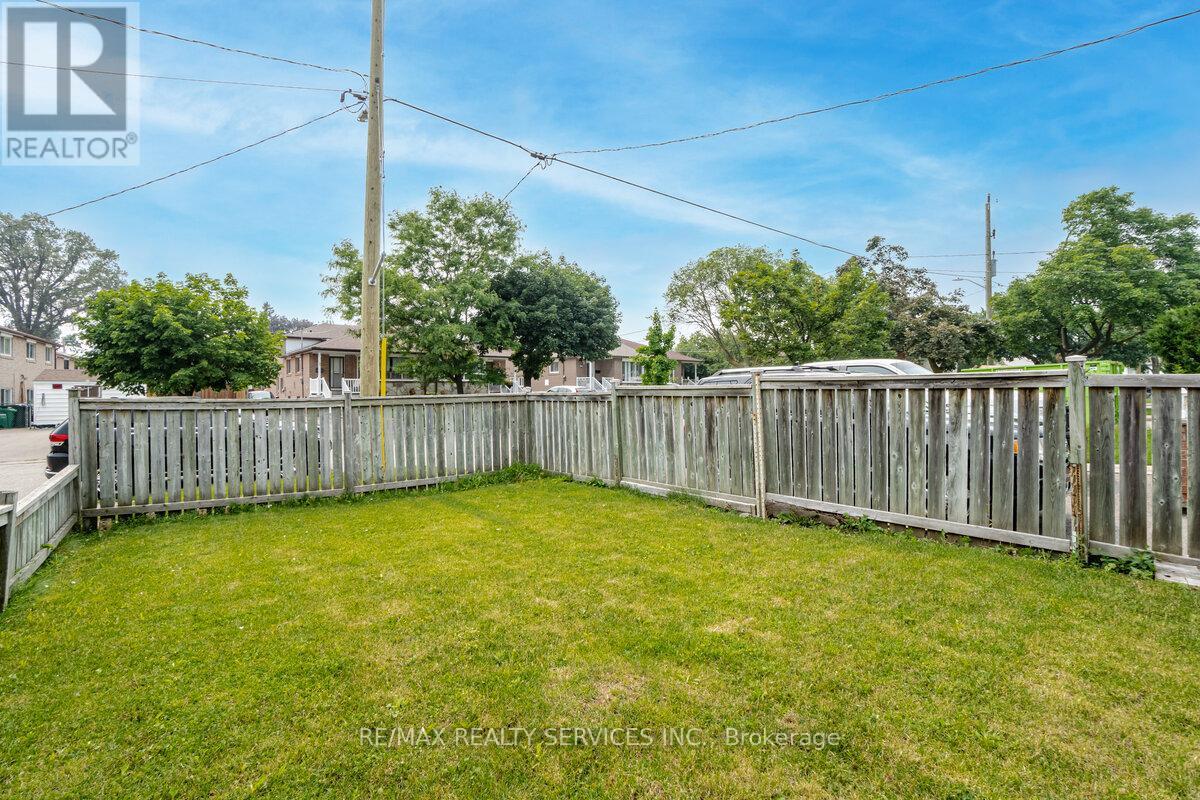 156 Vodden Street E, Brampton (Brampton North), Ontario  L6V 1M8 - Photo 31 - W12852202