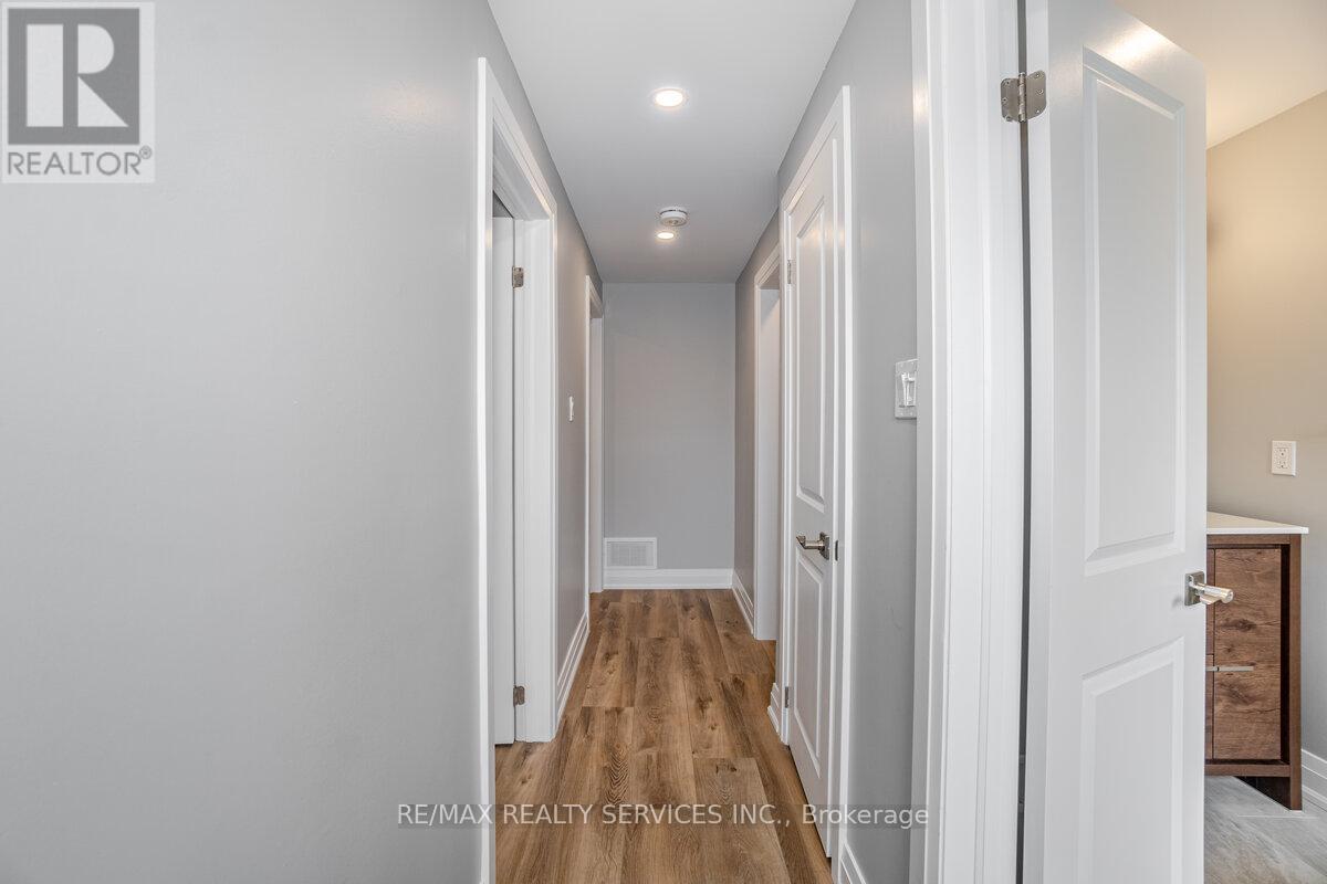 156 Vodden Street E, Brampton (Brampton North), Ontario  L6V 1M8 - Photo 6 - W12852202