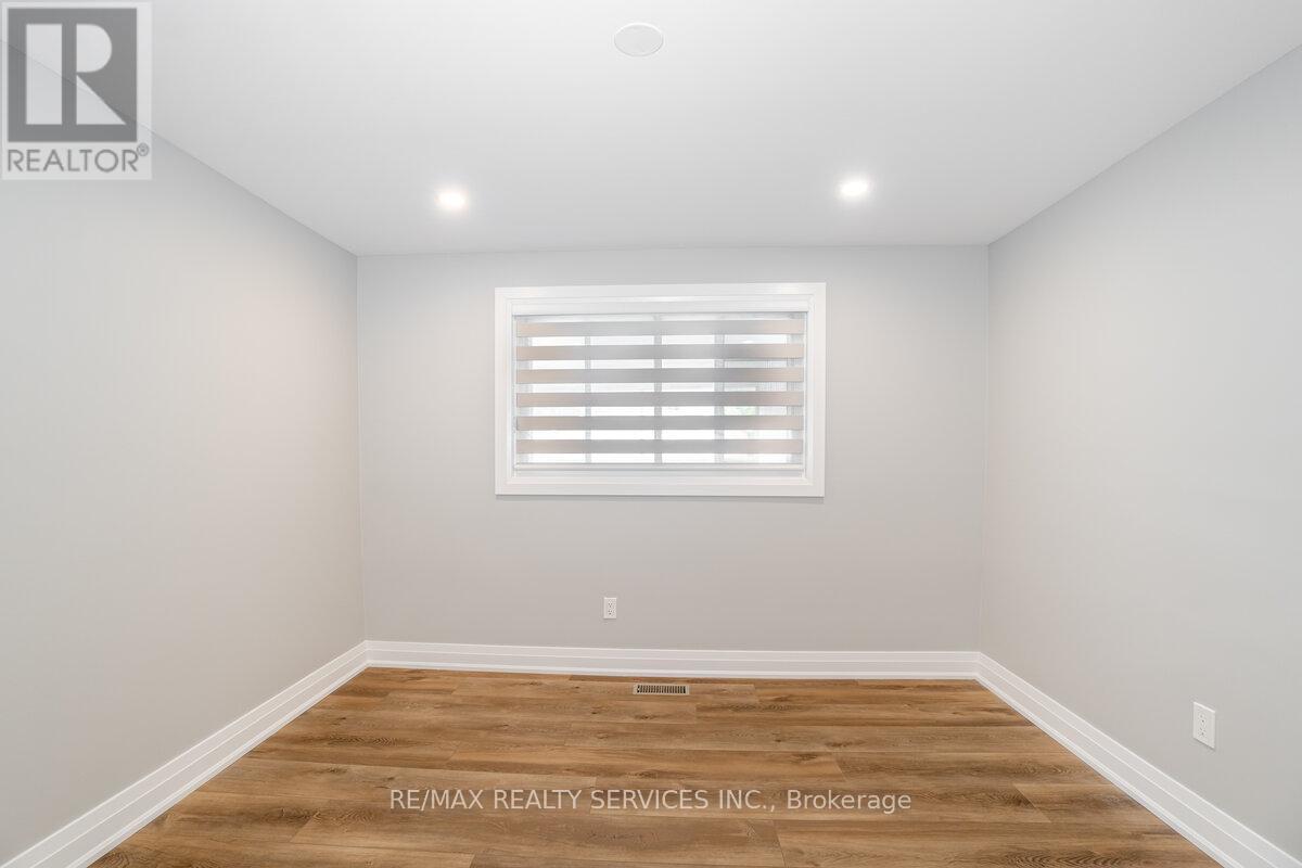 156 Vodden Street E, Brampton (Brampton North), Ontario  L6V 1M8 - Photo 7 - W12852202