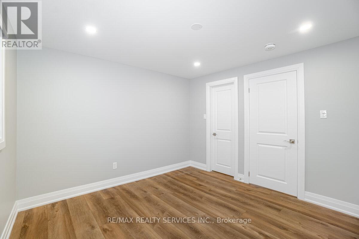 156 Vodden Street E, Brampton (Brampton North), Ontario  L6V 1M8 - Photo 8 - W12852202