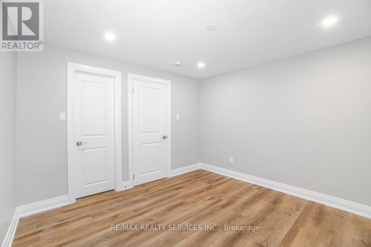 156 Vodden Street E, Brampton (Brampton North), Ontario  L6V 1M8 - Photo 9 - W12852202