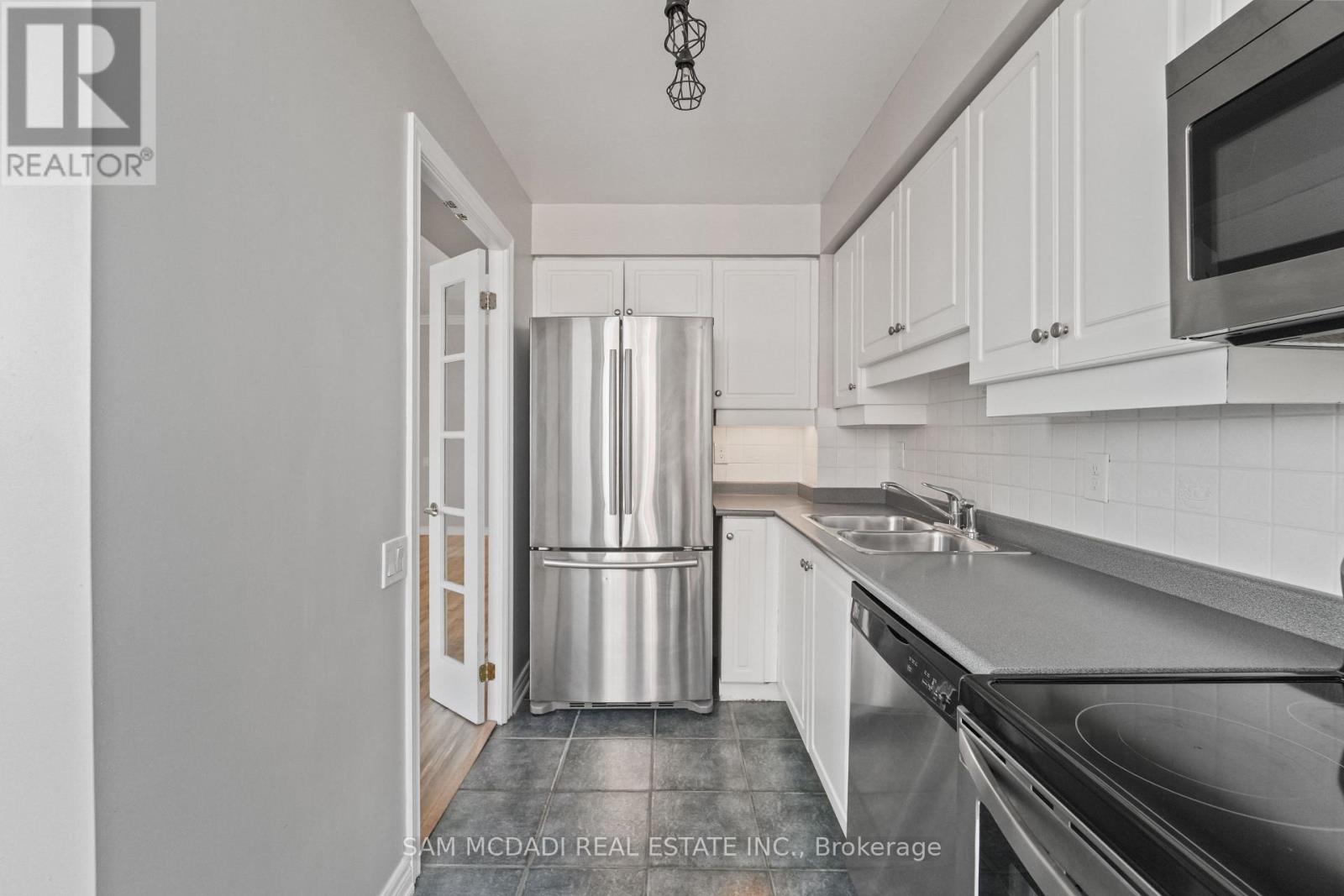 509 - 50 Old Mill Road, Oakville, Ontario  L6J 7W1 - Photo 10 - W12852222