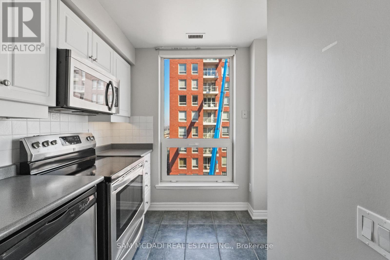 509 - 50 Old Mill Road, Oakville, Ontario  L6J 7W1 - Photo 11 - W12852222