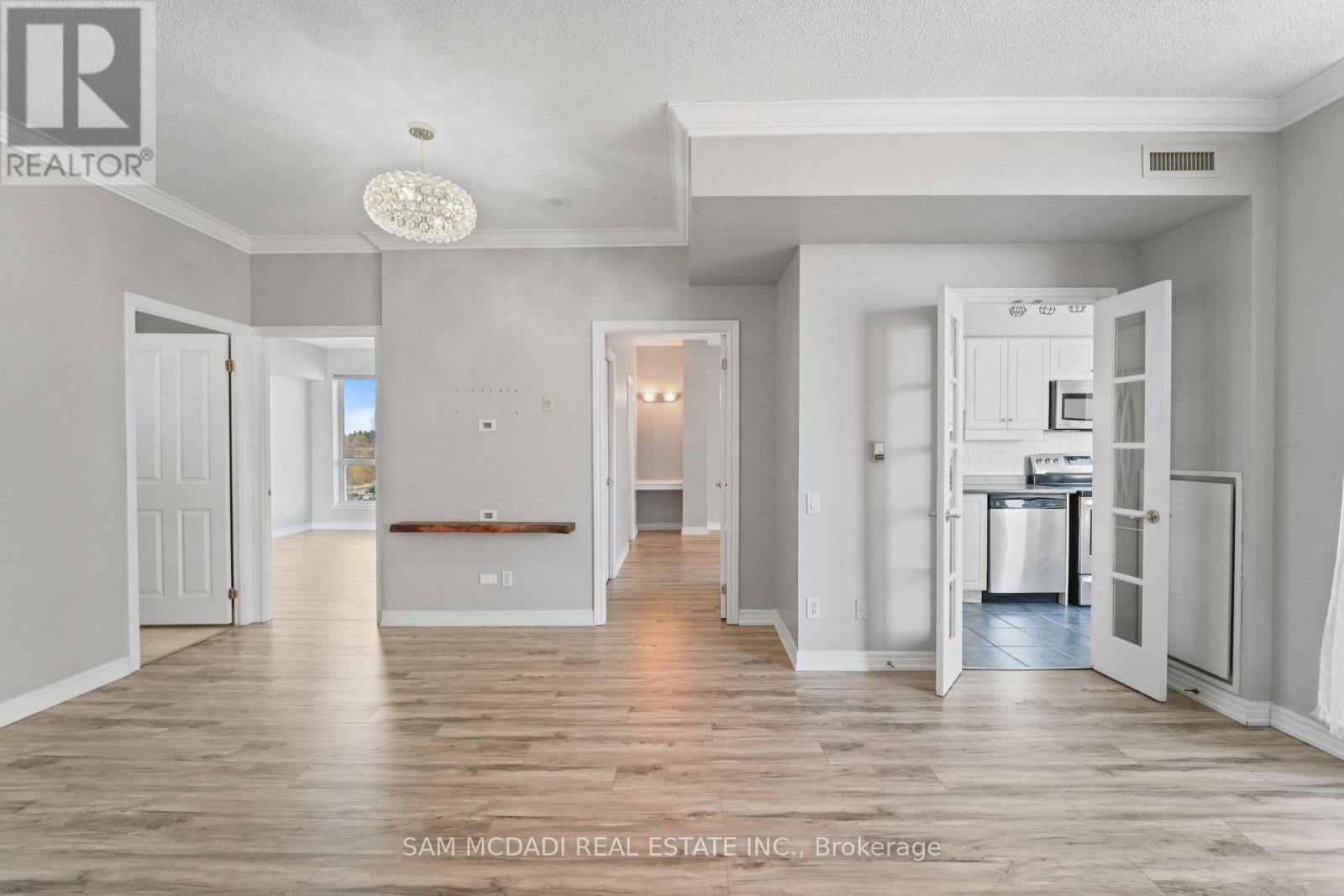 509 - 50 Old Mill Road, Oakville, Ontario  L6J 7W1 - Photo 4 - W12852222