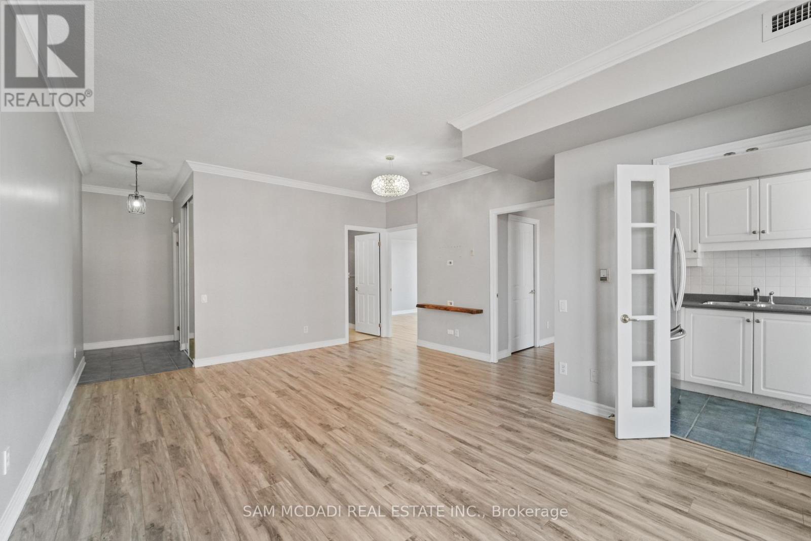 509 - 50 Old Mill Road, Oakville, Ontario  L6J 7W1 - Photo 5 - W12852222