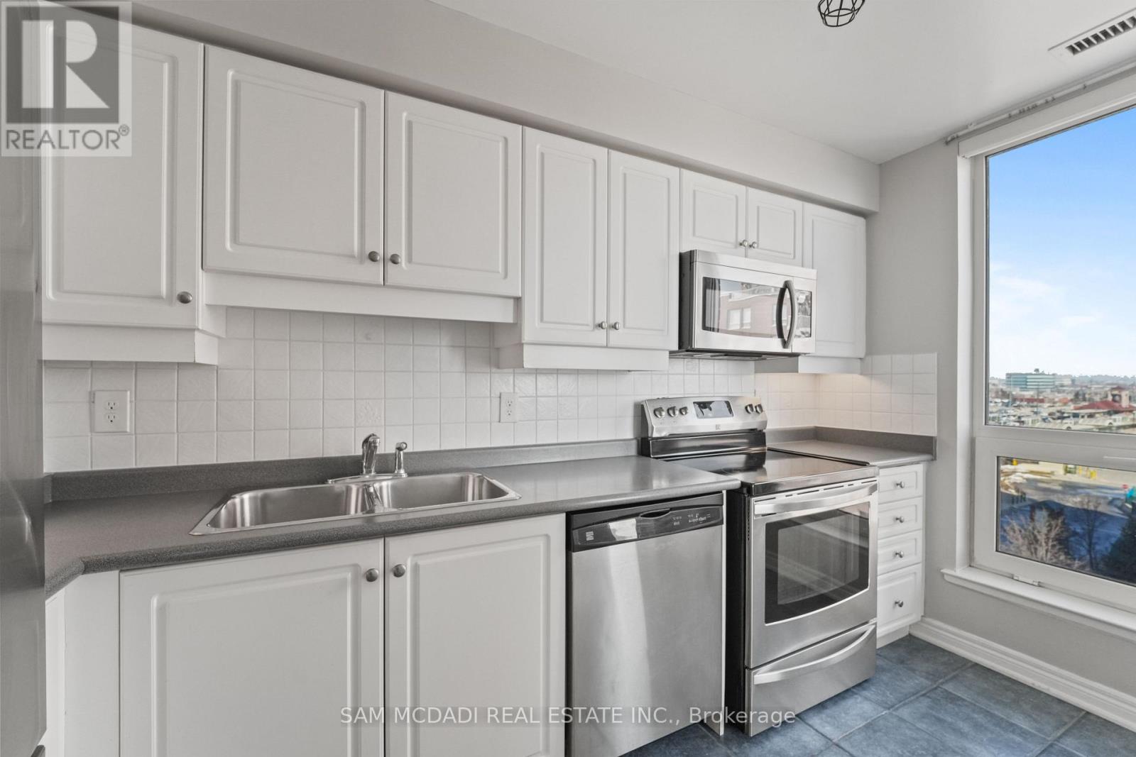 509 - 50 Old Mill Road, Oakville, Ontario  L6J 7W1 - Photo 8 - W12852222