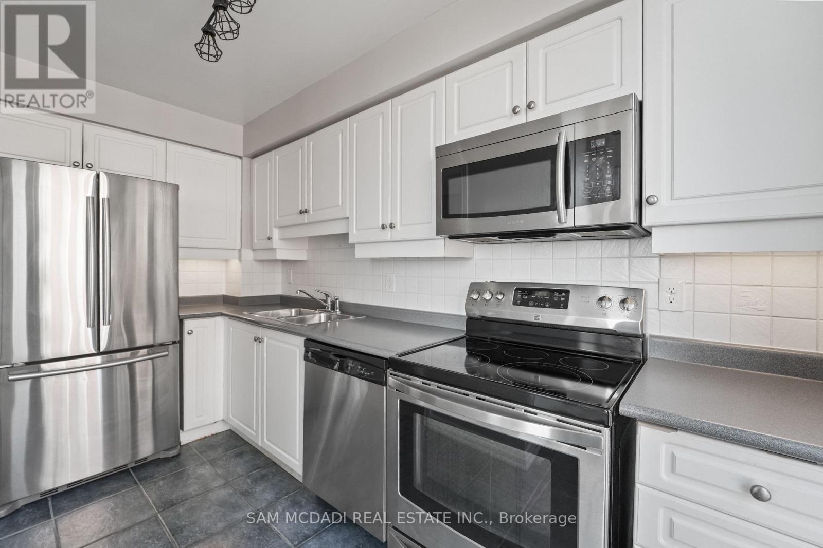 509 - 50 Old Mill Road, Oakville, Ontario  L6J 7W1 - Photo 9 - W12852222