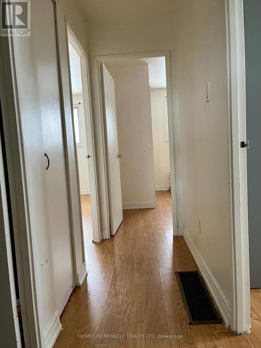 61 Greenbriar Road, Brampton (Northgate), Ontario  L6S 2A4 - Photo 15 - W12852230