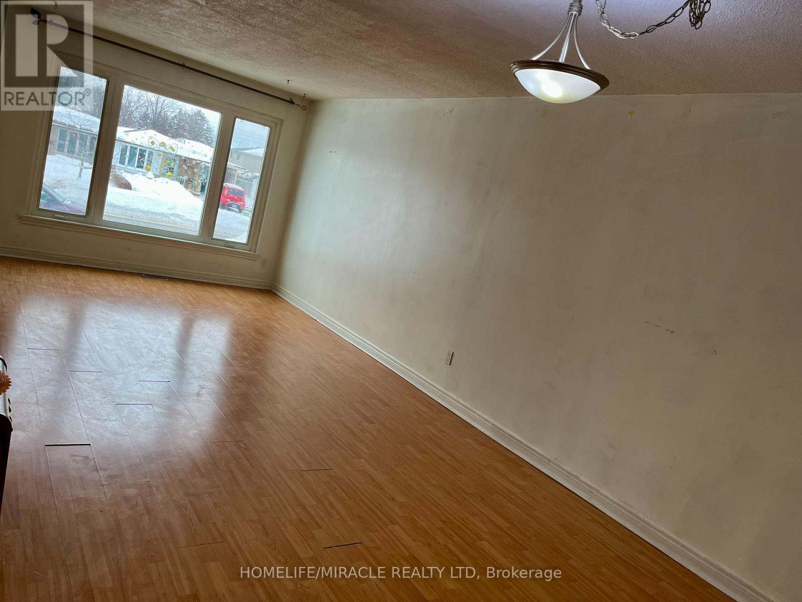 61 Greenbriar Road, Brampton (Northgate), Ontario  L6S 2A4 - Photo 7 - W12852230