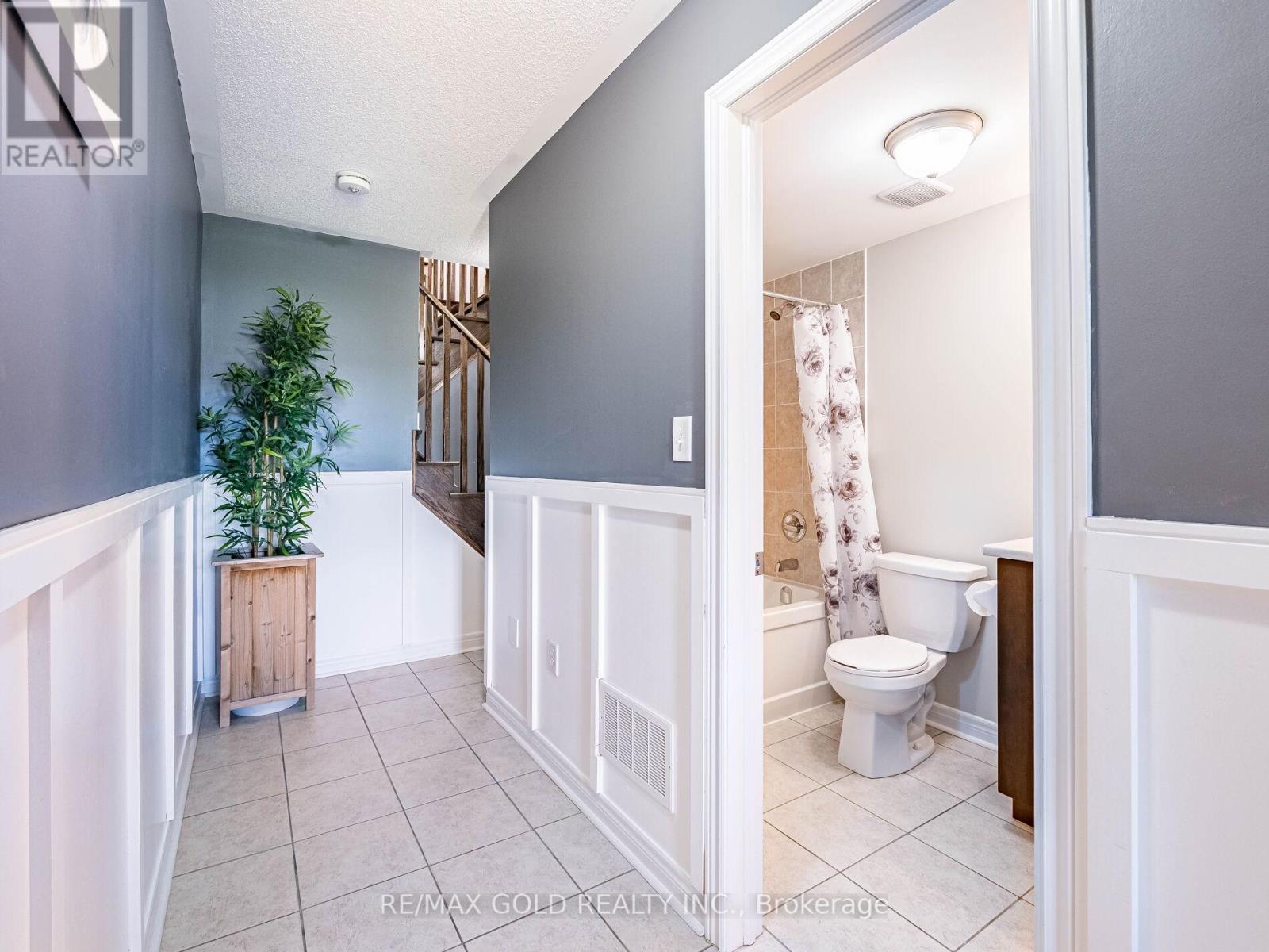 19 Sudeley Lane, Brampton (Northwest Brampton), Ontario  L7A 4Z7 - Photo 3 - W12852232