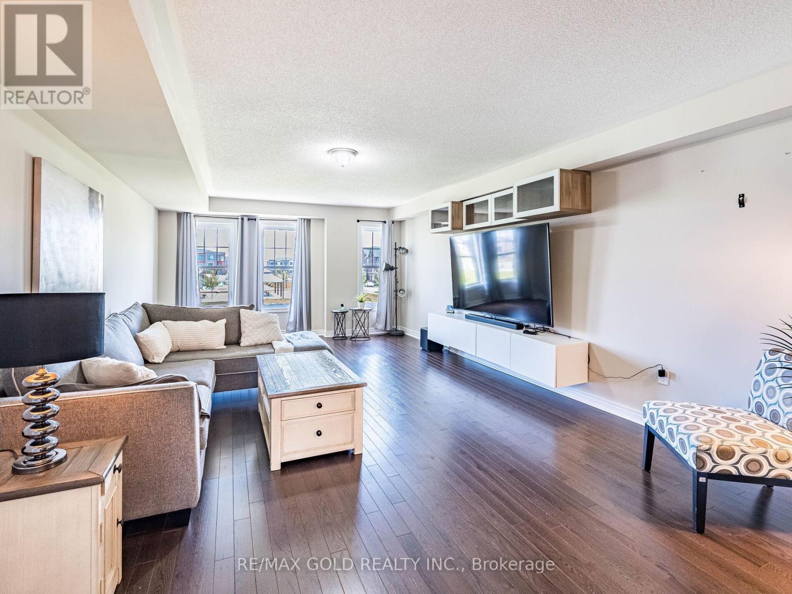 19 Sudeley Lane, Brampton (Northwest Brampton), Ontario  L7A 4Z7 - Photo 8 - W12852232