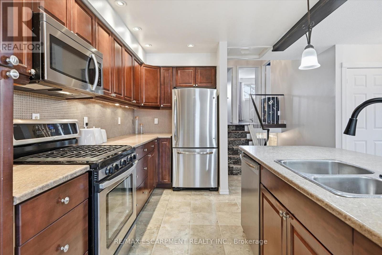 2223 Manchester Drive, Burlington (Brant Hills), Ontario  L7P 3W3 - Photo 12 - W12852236