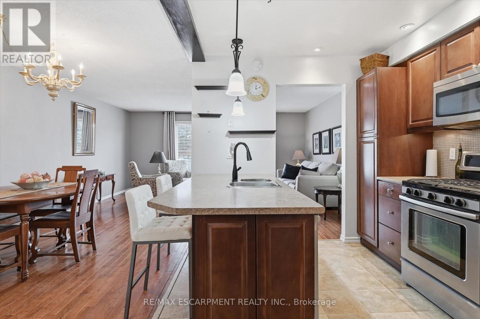 2223 Manchester Drive, Burlington (Brant Hills), Ontario  L7P 3W3 - Photo 7 - W12852236