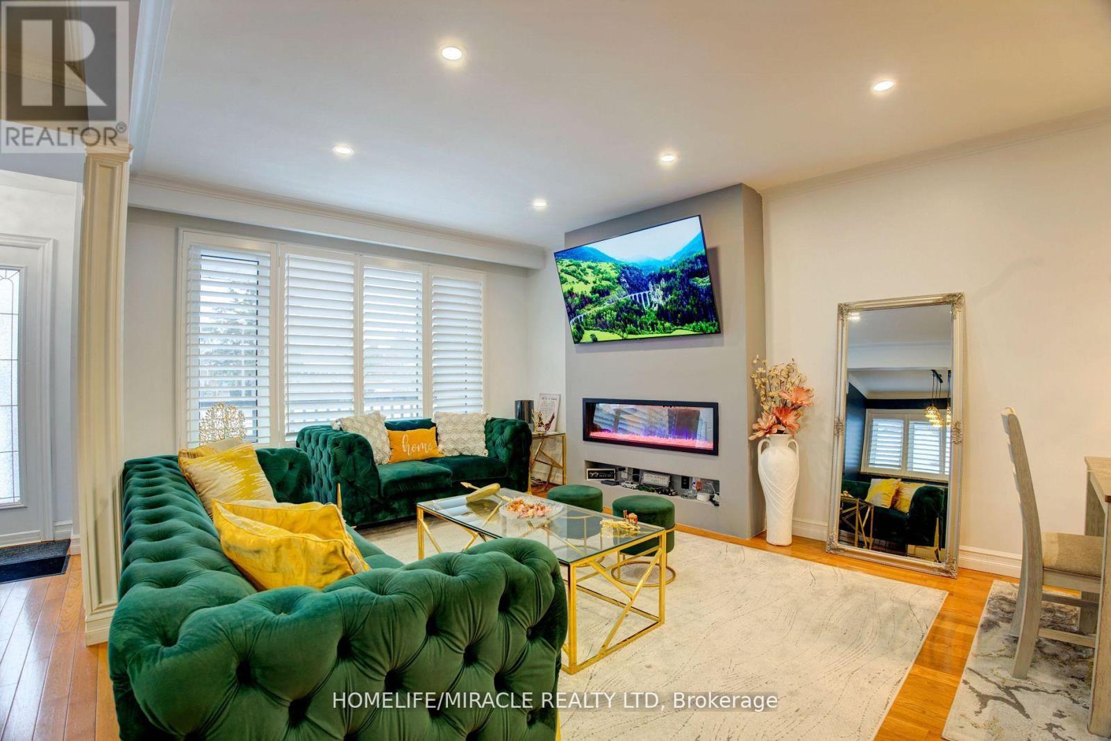 6 Rima Court, Toronto (Eringate-Centennial-West Deane), Ontario  M9C 4C8 - Photo 12 - W12852258