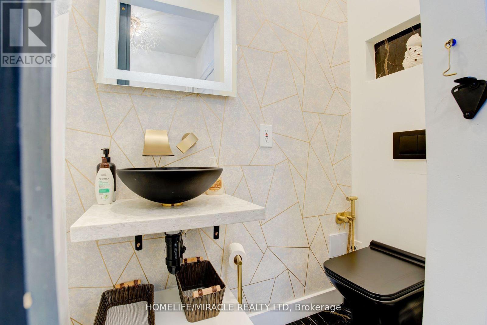 6 Rima Court, Toronto (Eringate-Centennial-West Deane), Ontario  M9C 4C8 - Photo 17 - W12852258