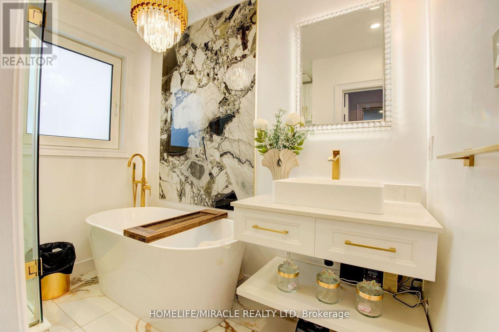 6 Rima Court, Toronto (Eringate-Centennial-West Deane), Ontario  M9C 4C8 - Photo 20 - W12852258